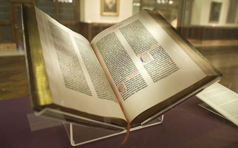 An open Gutenberg Bible page
