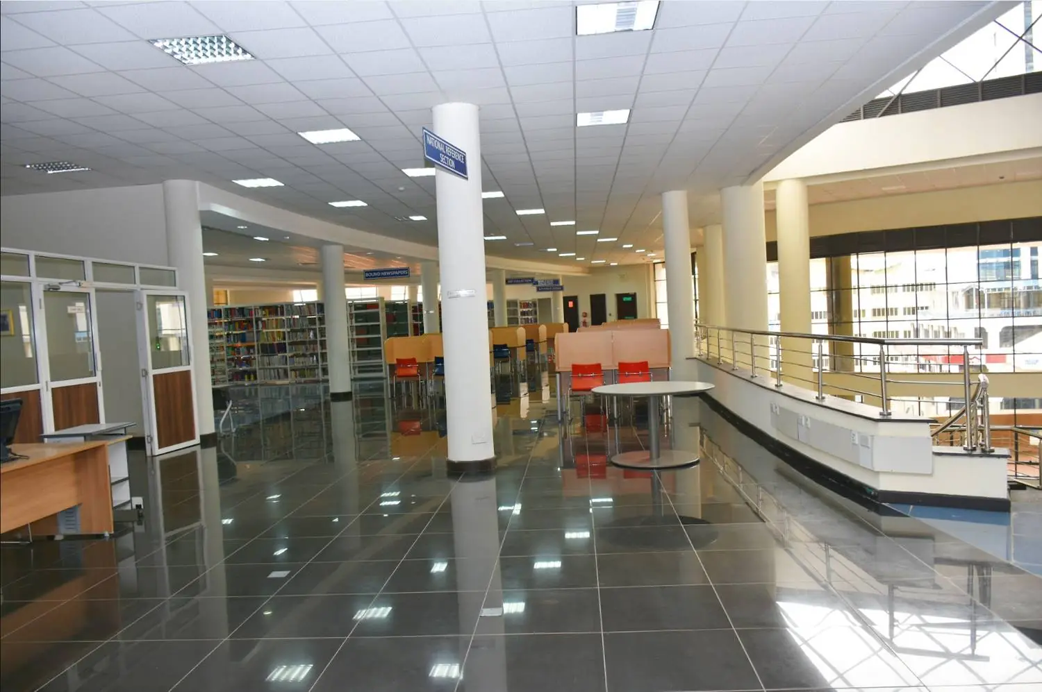 Reading and reference floor at KNLS