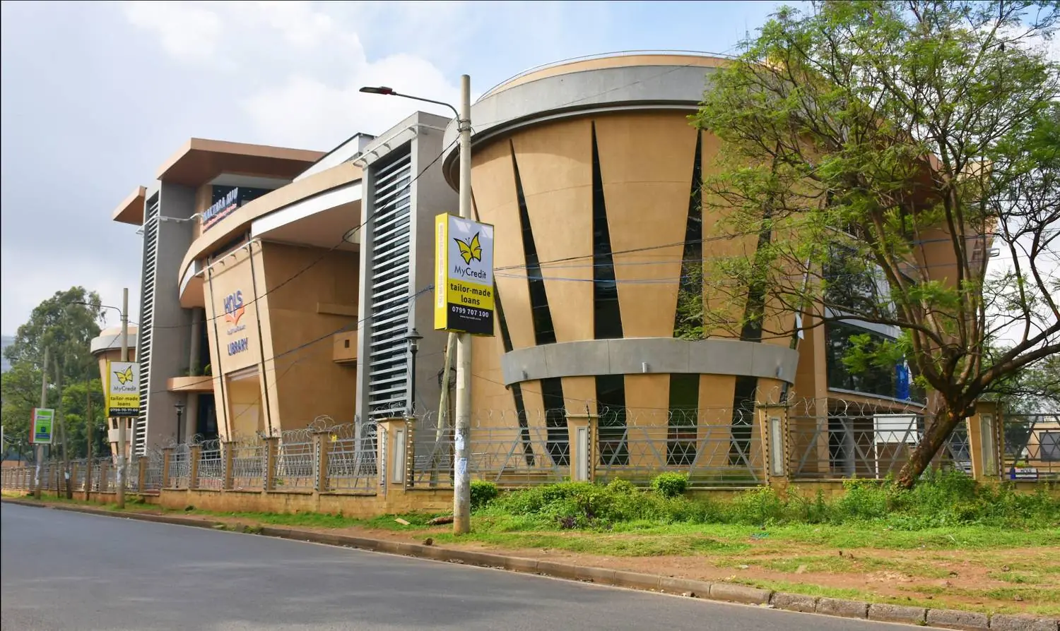 Maktaba Kuu exterior view from the roadside